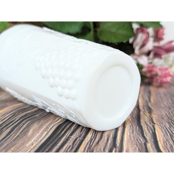 Vintage 1960s White Milk Glass Tumbler Cooler Harvest Grape Flower Small Vase - Picture 8 of 8